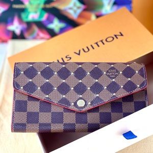 ✨AUTHENTIC✨ LOUIS VUITTON Limited Damier Ebene Studded Sarah Wallet NM Cherry